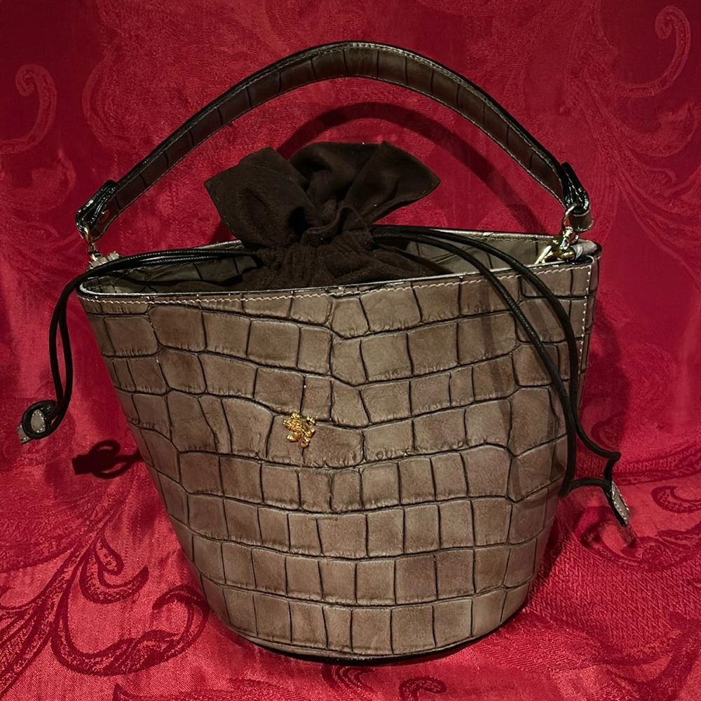 Pratesi Firenze Croc bucket bag, pull closure.